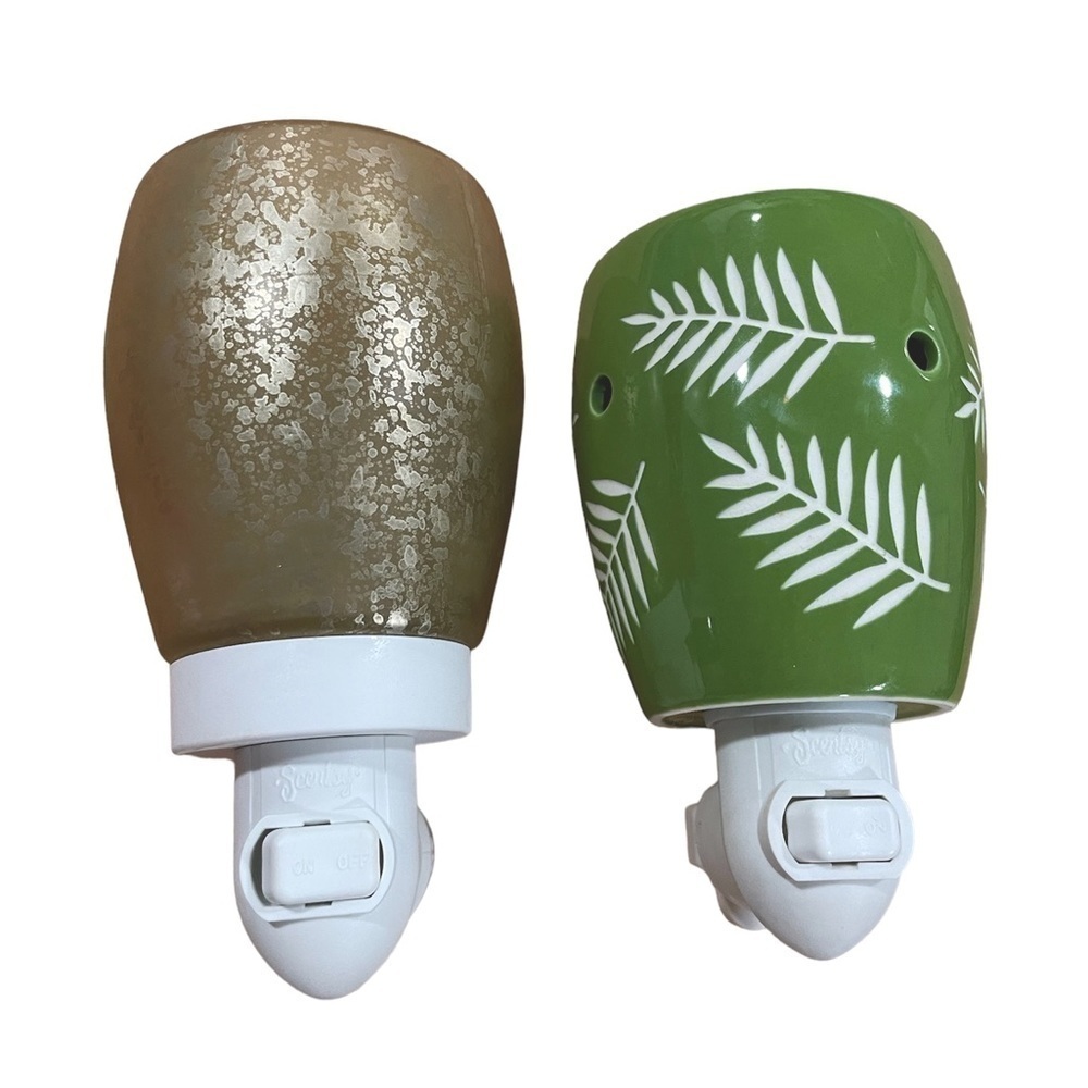EUC Bundle of 2 Scentsy brand plug ins
